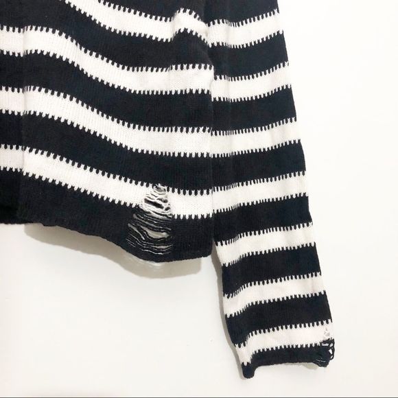 WILDFOX Leanne Optic Stripe Distressed V-Neck Pullover Knit Sweater Size Small - Picture 6 of 10